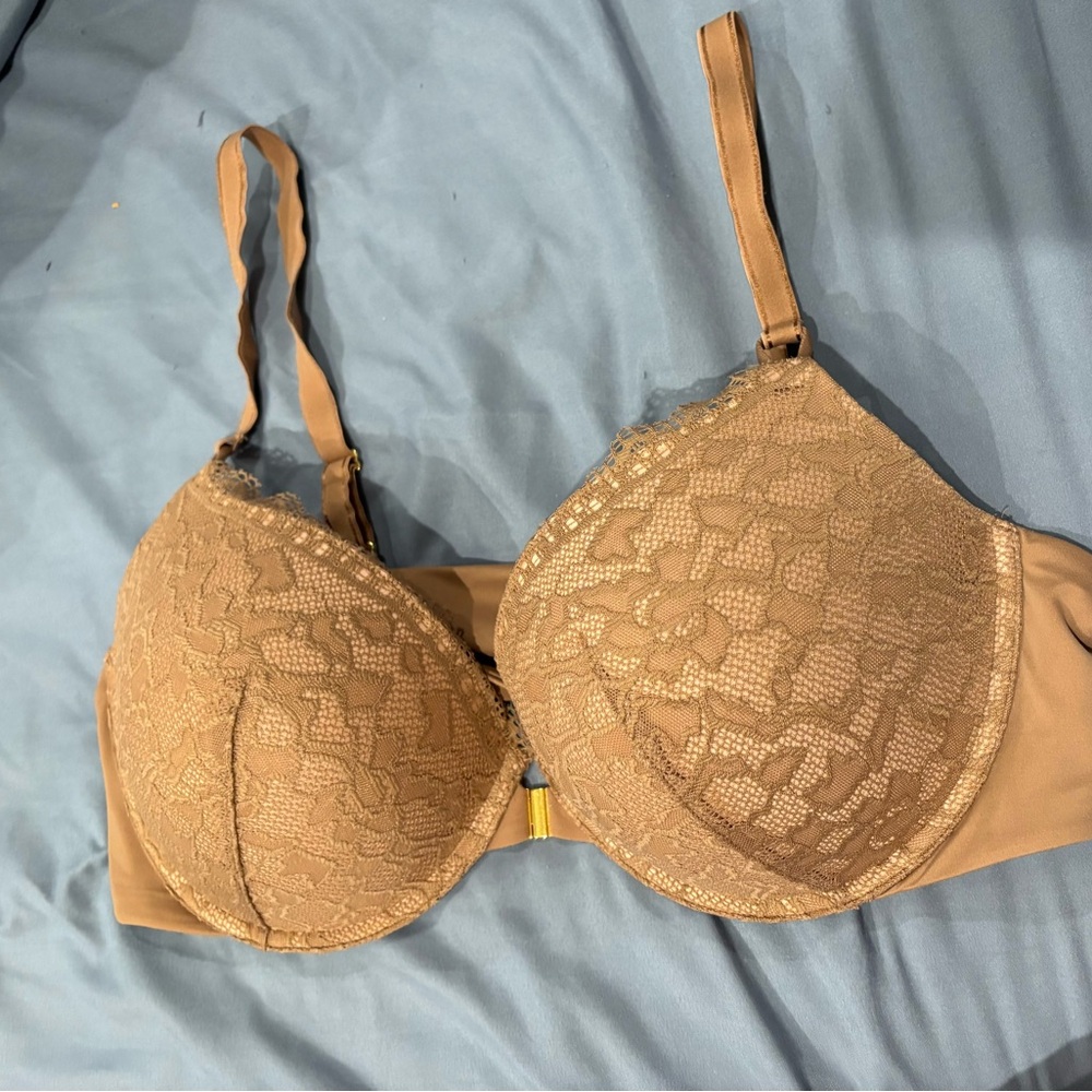 Soma Embraceable Enchanting Lace Bra in Tan, Front open, 40D